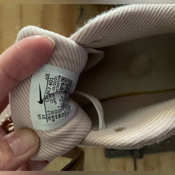 Rose summit Nike air max, size 3Y. Please see pics for details. - Picture 6 of 8